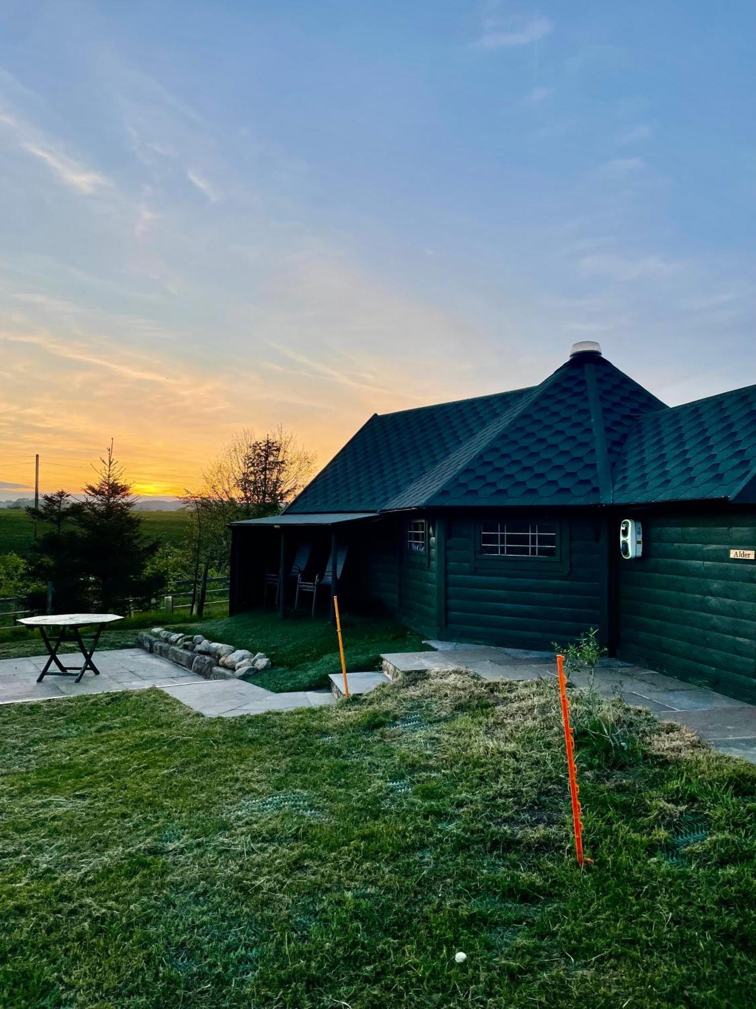 Wigglesworth Holly Tree Glamping Cabins מראה חיצוני תמונה